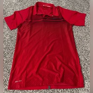 Nike, Dri-fit golf shirt. Colar and snap buttons